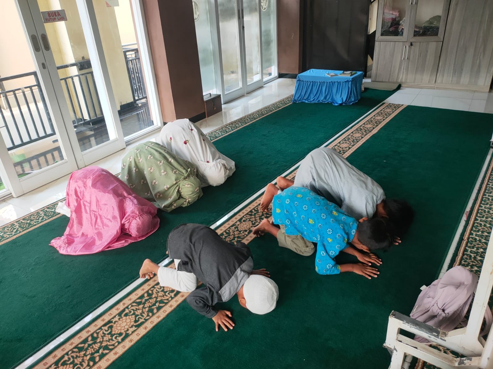 Foto Ngaji Rutin TPQ Baitul Muttaqin: Belajar Iqra' dan Praktik Salat