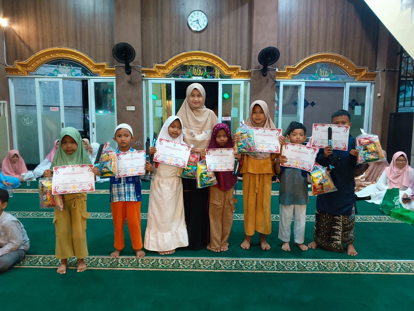 Foto Rangkaian Peringatan Maulid Nabi Muhammad SAW di Masjid Baitul Muttaqin Diisi Pembacaan Maulid Al-Barzanji, Pembagian Sembako, dan Hadiah Lomba TPQ